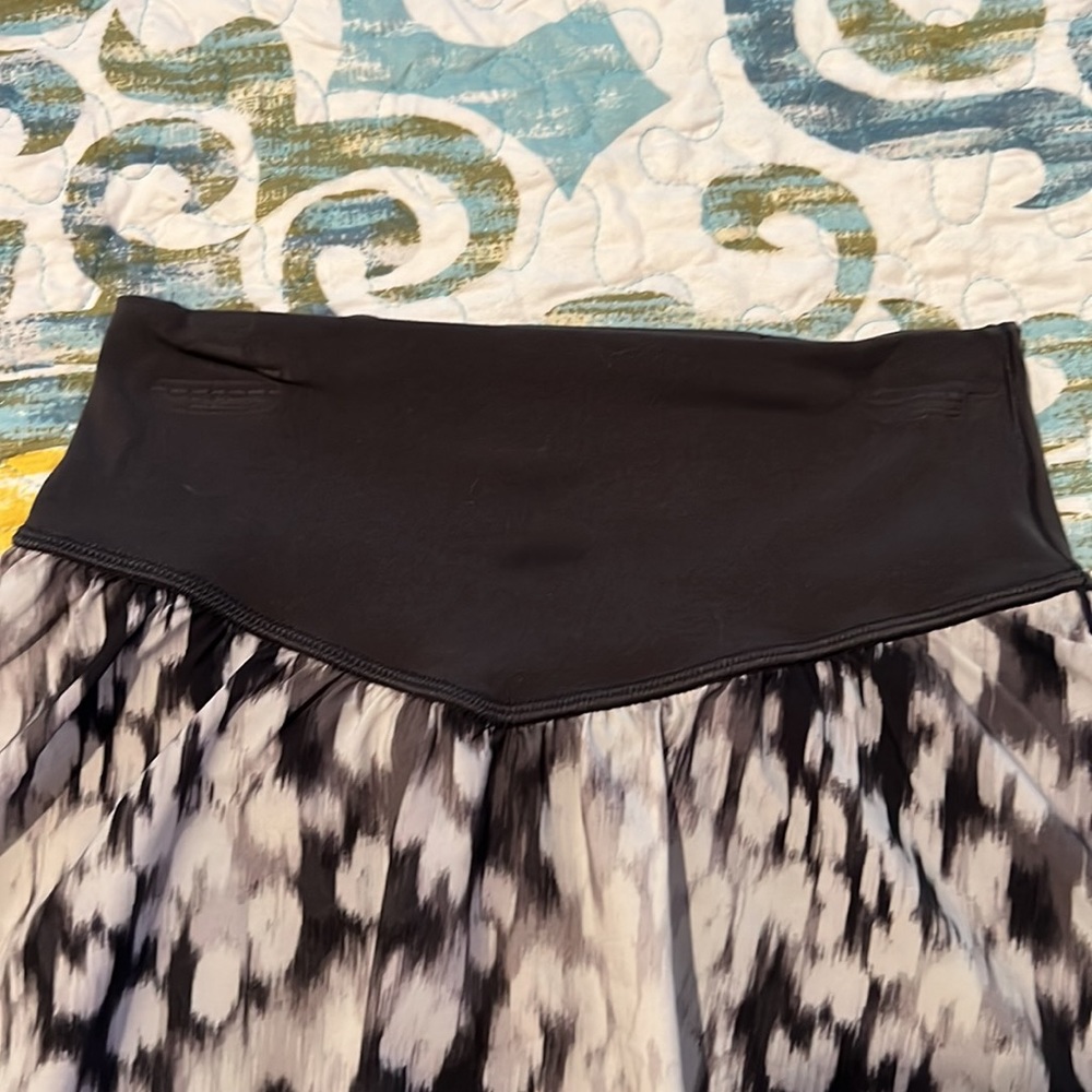 Aerie skort like new - Picture 2 of 3